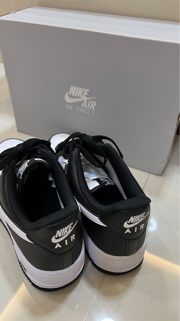 Nike air force 1 black on white on sale