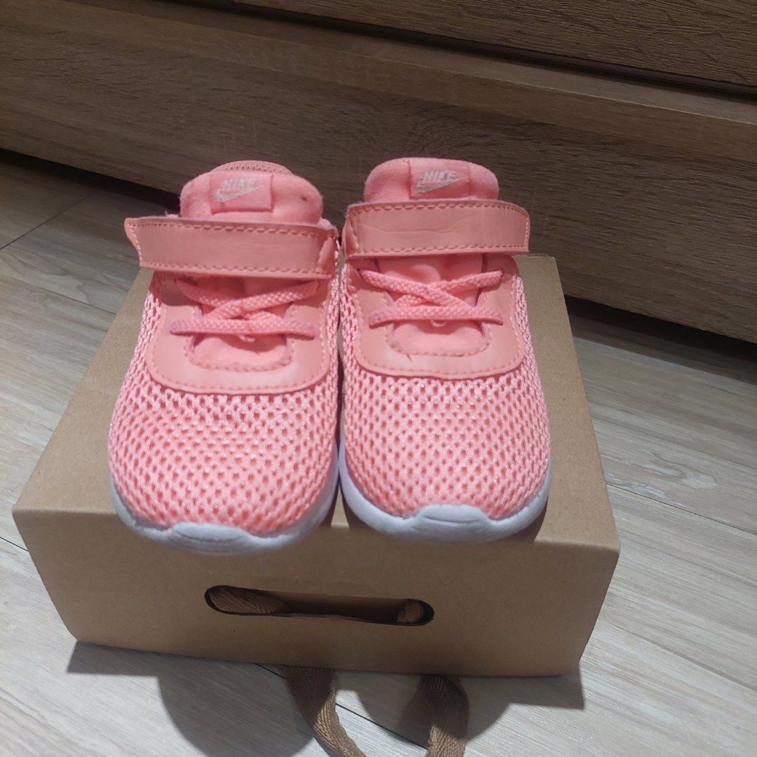 Nike Tanjun Hyper Pink