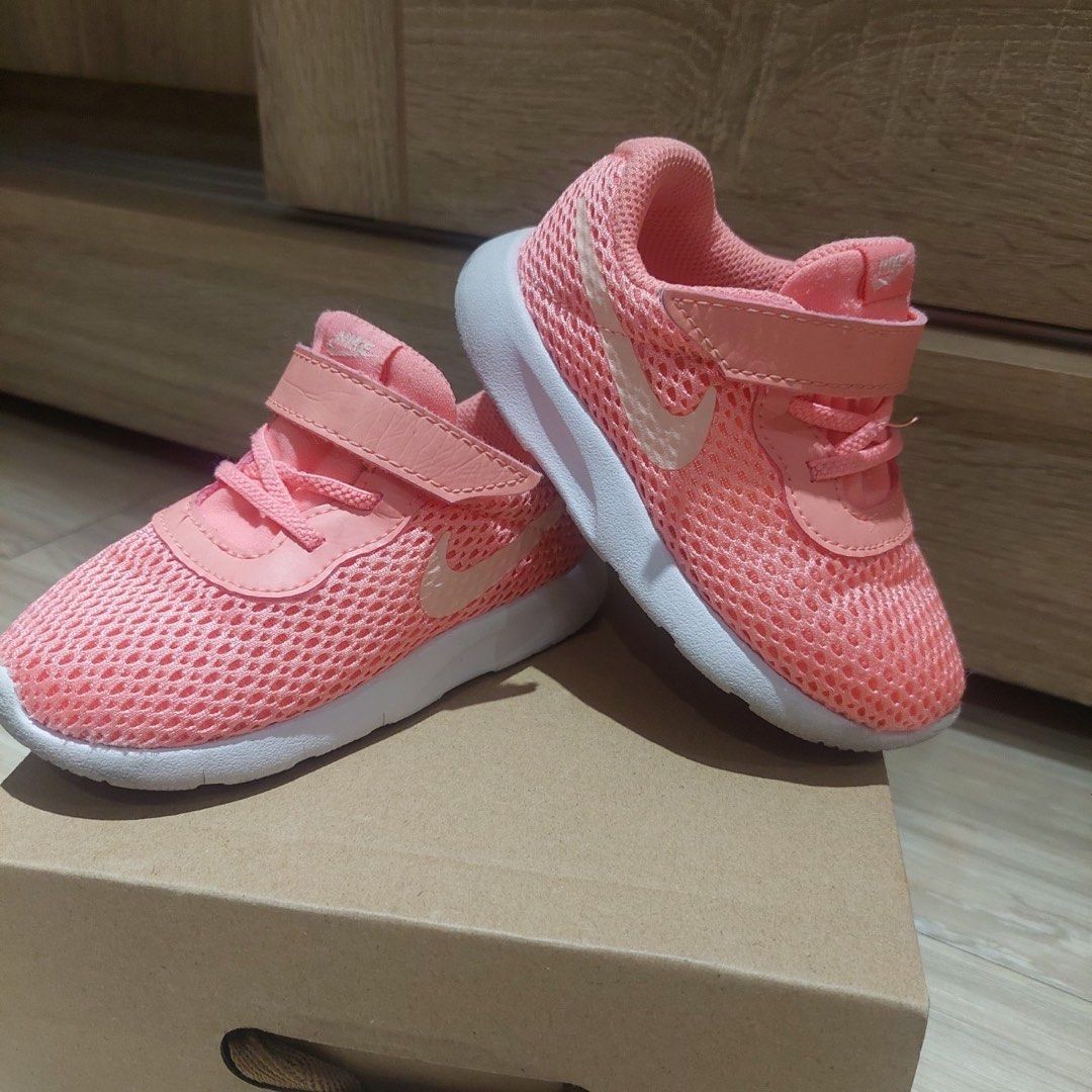 Nike Tanjun Hyper Pink