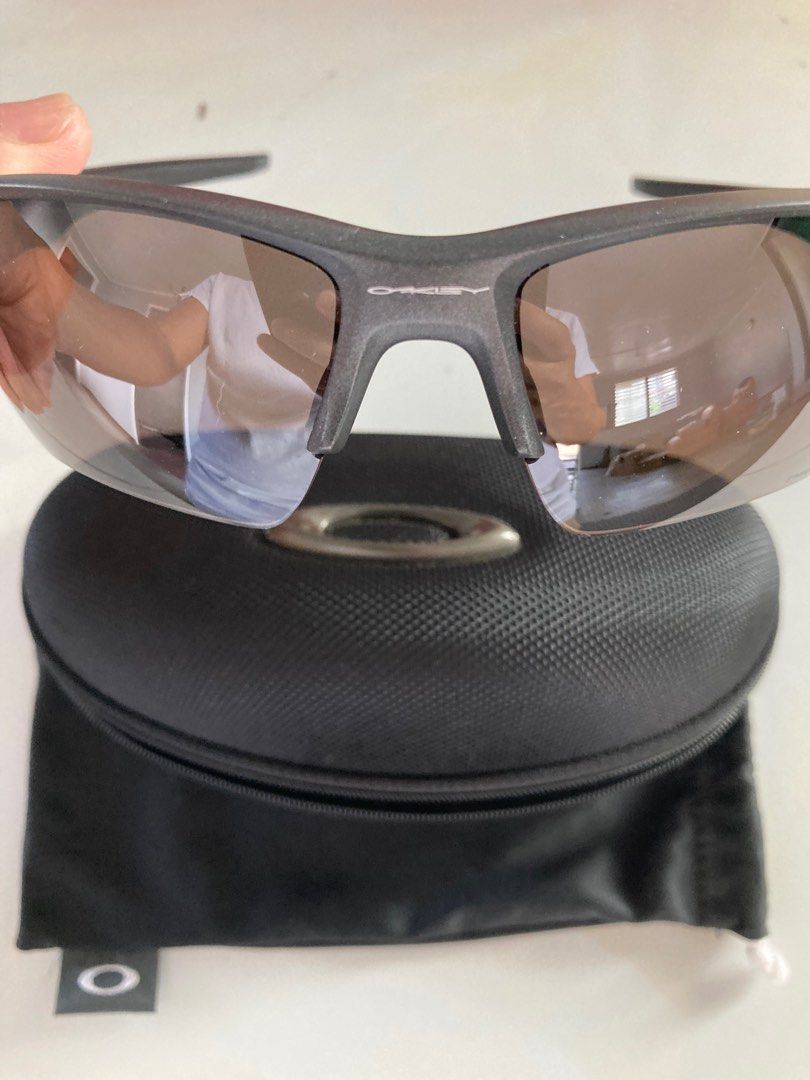 Oakley (Category: Coats, Jackets and Outerwear) located in Quezon City. Submitted by hfa79 (Listing ID 1228058569, Image 3). Description: Authentic Oakley 2.0 Flak Prizm Steel Black Matte Black frame Size 59 o 12 With hard case and soft pouch Extra new nose pad.