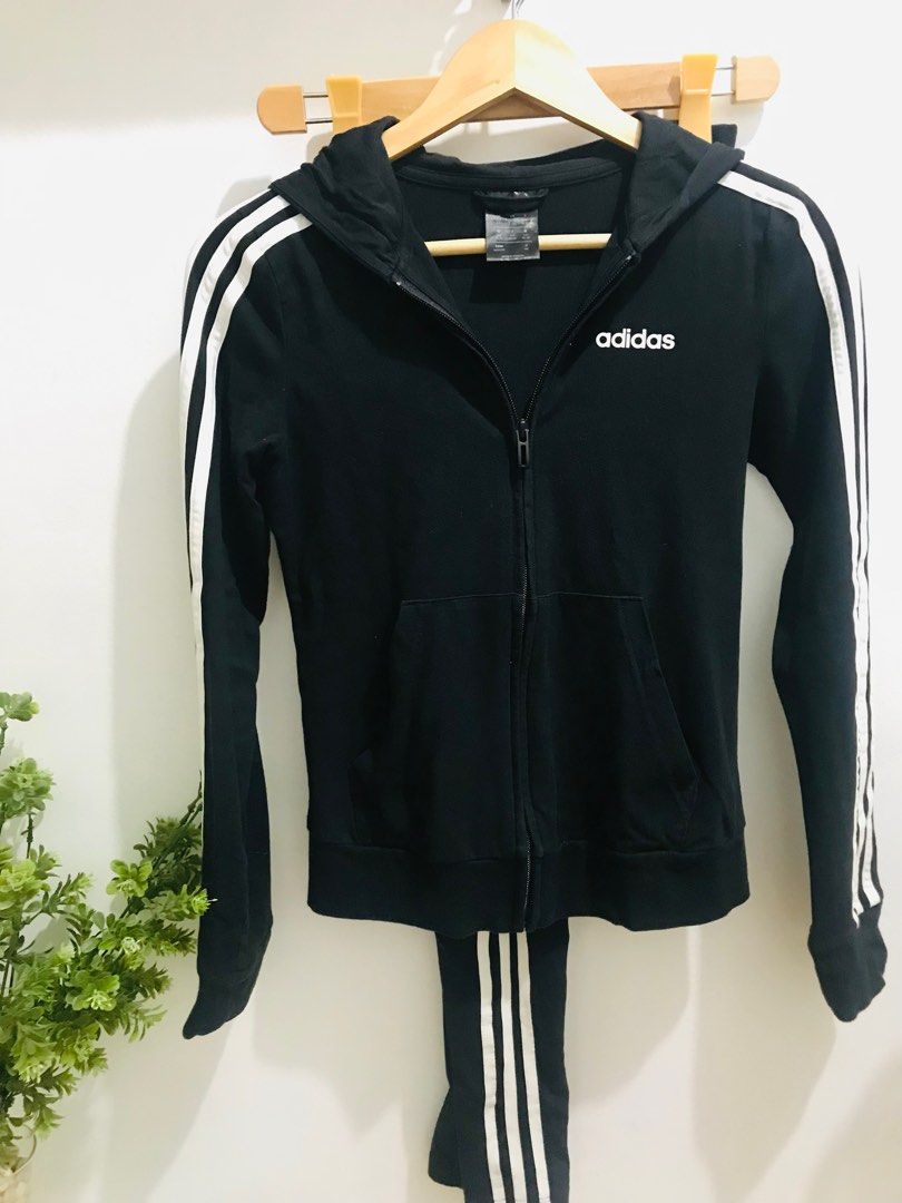 Original Adidas set xs (Category: Activewear) located in Manila. Submitted by lc0628 (Listing ID 1228078471, Image 2). Description: Size 32 Issue: misplaced hoodie lace, I only have 2wks here in Pinas, dont have much time to look for it. Thanks.