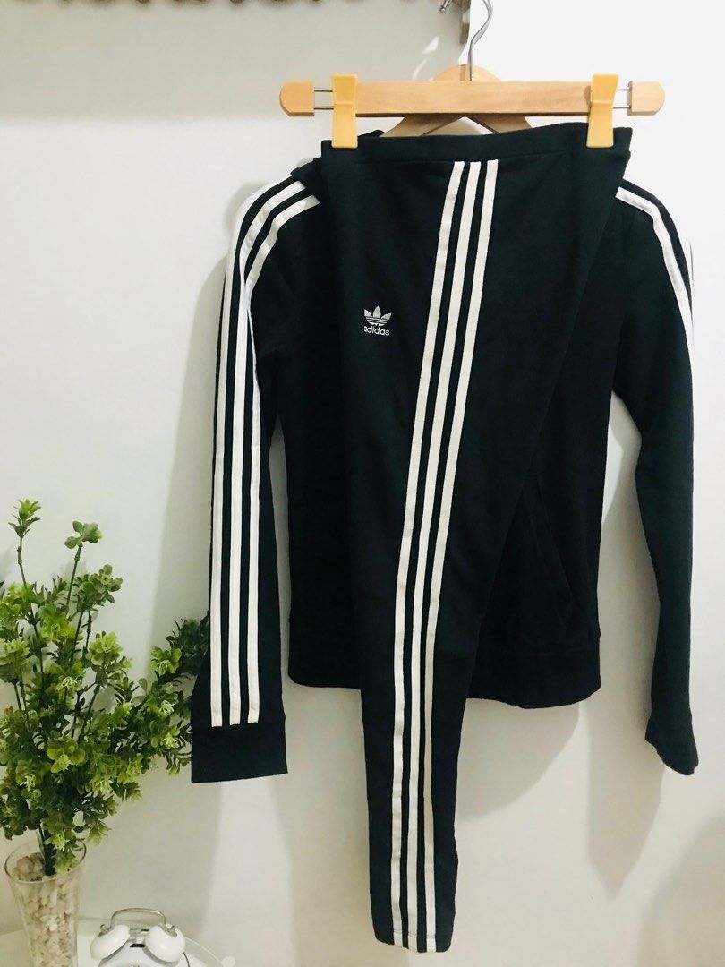 Original Adidas set xs (Category: Activewear) located in Manila. Submitted by lc0628 (Listing ID 1228078471, Image 1). Description: Size 32 Issue: misplaced hoodie lace, I only have 2wks here in Pinas, dont have much time to look for it. Thanks.