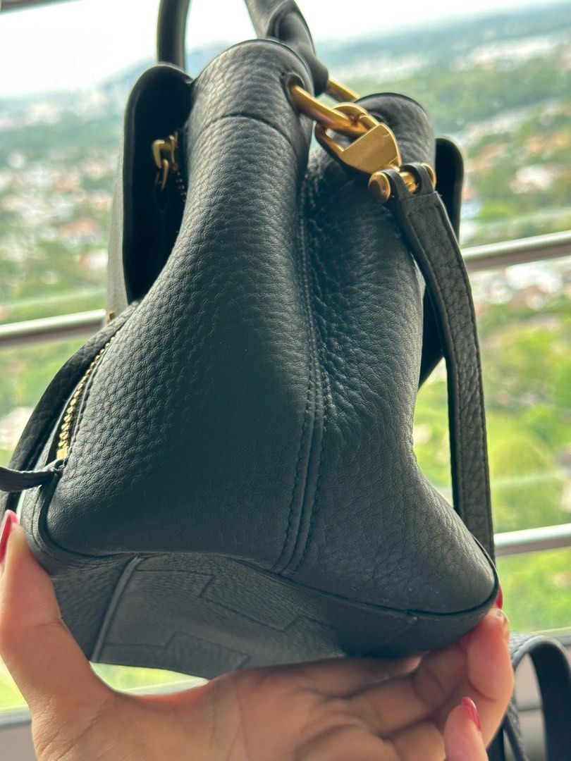 Tory burch half moon hot sale crossbody bag