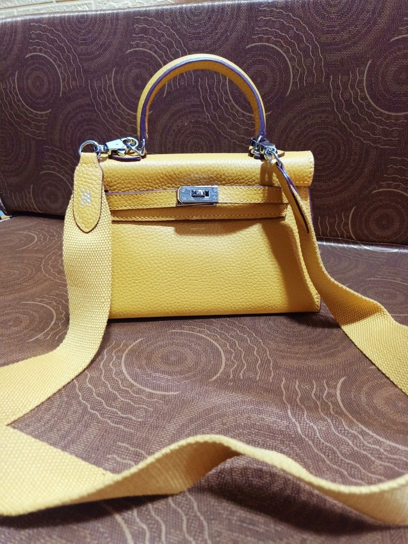 Preloved Hermes lindy (Category: Luxury Bags & Wallets) located in Cebu City. Submitted by day.98 (Listing ID 1228105793, Image 2). Description: selected from japan surplus togo leather& genuine leather coded no flaws wirh dust bag two strap.