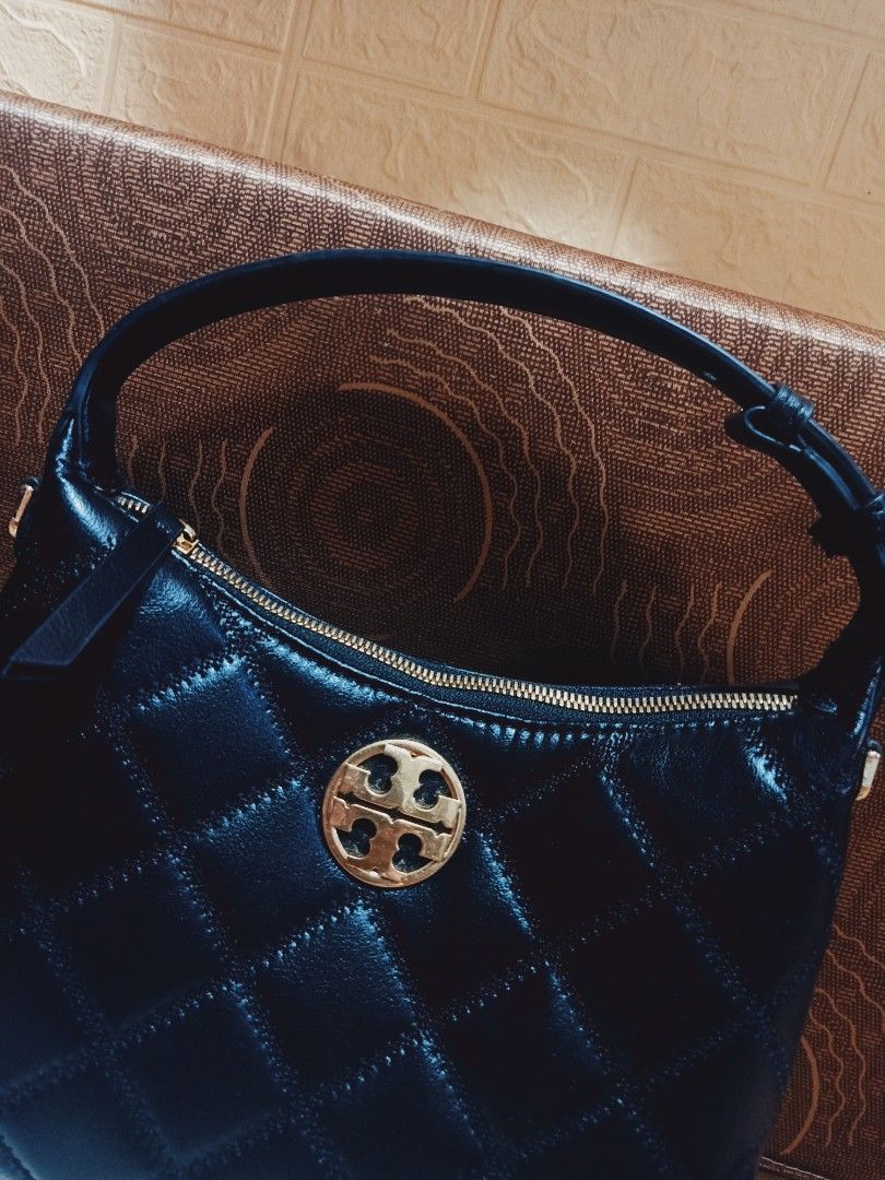 Preloved Tory Burch two- way bag (Category: Luxury Bags & Wallets) located in Cebu City. Submitted by day.98 (Listing ID 1228071002, Image 2). Description: selected from japan surplus genuine leather with etikita & dusylt bag no flaws meduim size.