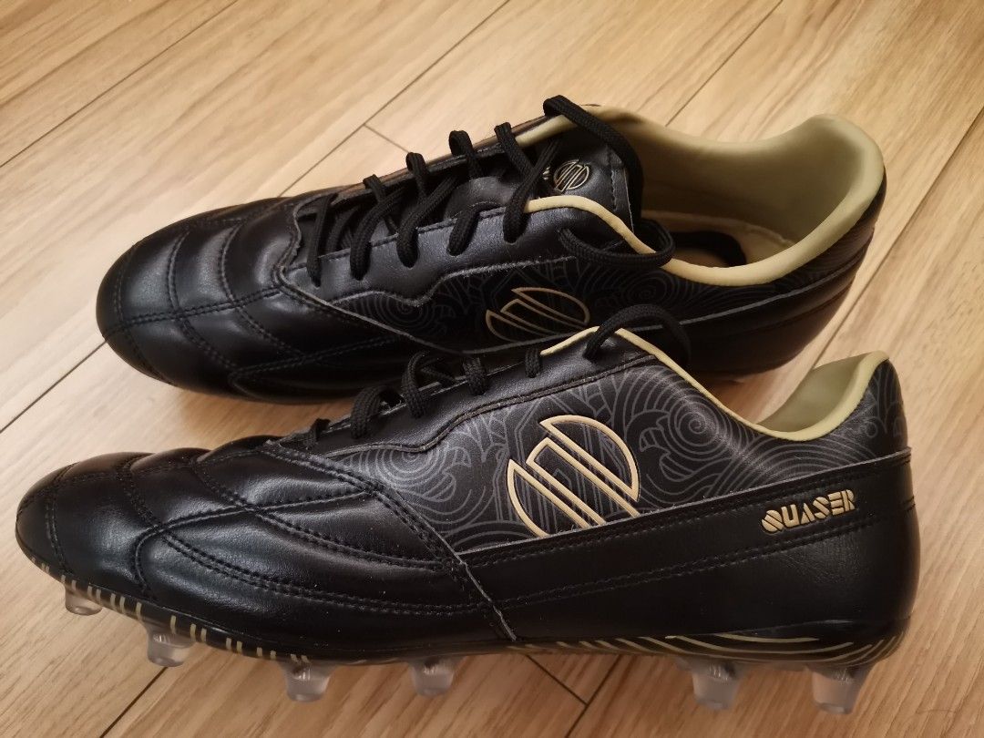 Quaser football boot
