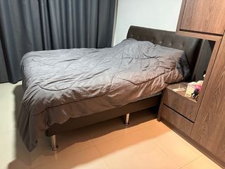 Queen size bed with Mattress
