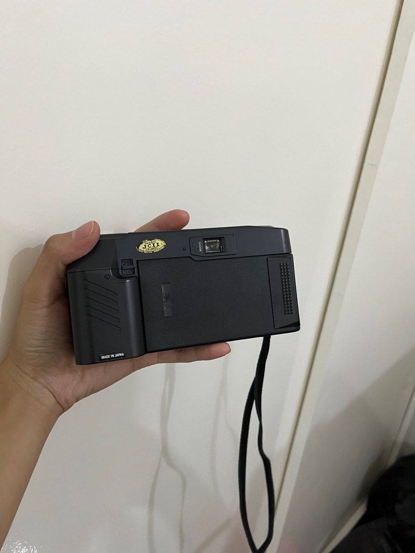 Ricoh FF-700 Vintage Cam (Category: Cameras) located in Manila. Submitted by barefindsmnl (Listing ID 1228189054, Image 2). Description: BUT AT YOUR OWN RISK!! No lb!!! Ricoh FF-700 Autofocus 35mm - Needs cleaning on the lens - No battery and film -Hasn’t tested for years - No scratches and other flaws naman .