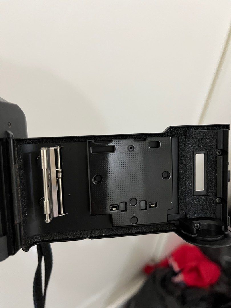 Ricoh FF-700 Vintage Cam (Category: Cameras) located in Manila. Submitted by barefindsmnl (Listing ID 1228189054, Image 3). Description: BUT AT YOUR OWN RISK!! No lb!!! Ricoh FF-700 Autofocus 35mm - Needs cleaning on the lens - No battery and film -Hasn’t tested for years - No scratches and other flaws naman .