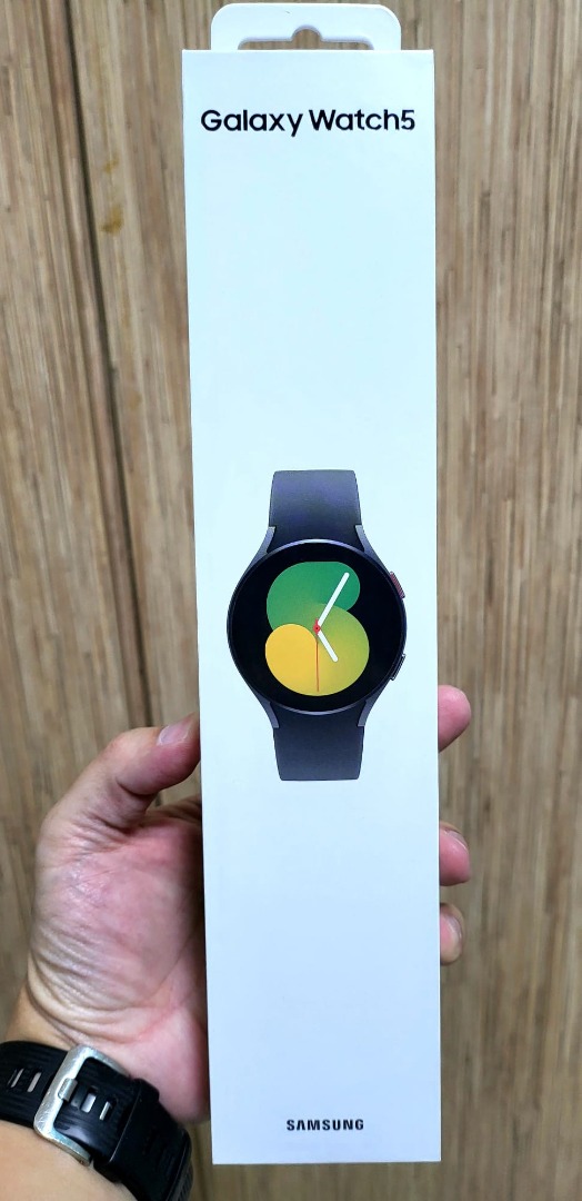 Samsung Galaxy Watch 5 40mm Graphite, Mobile Phones & Gadgets