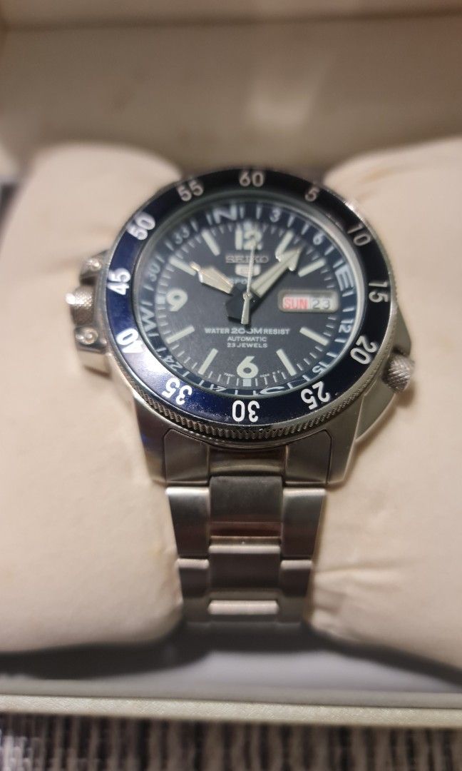 Seiko 5 sport shop automatic 23 jewels 200m