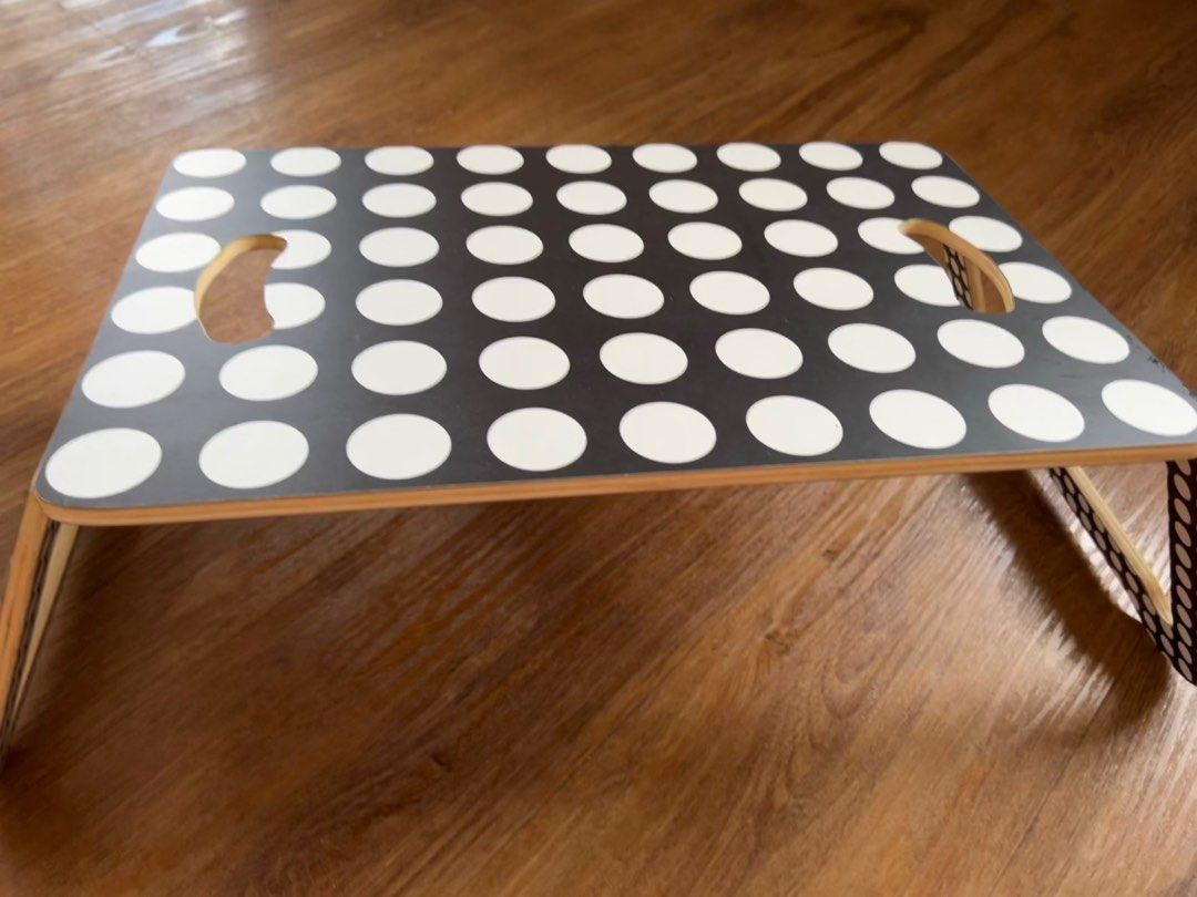 Small foldable table (Category: Tables & Sets) located in Singapore. Submitted by Janelleen (Listing ID 1228157962, Image 1). Description: Small foldable table for laptop, painting or eating .