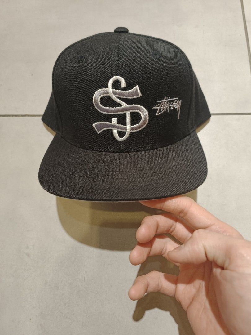 ① ステューシーBIG LEAGUE POINT CROWN CAP