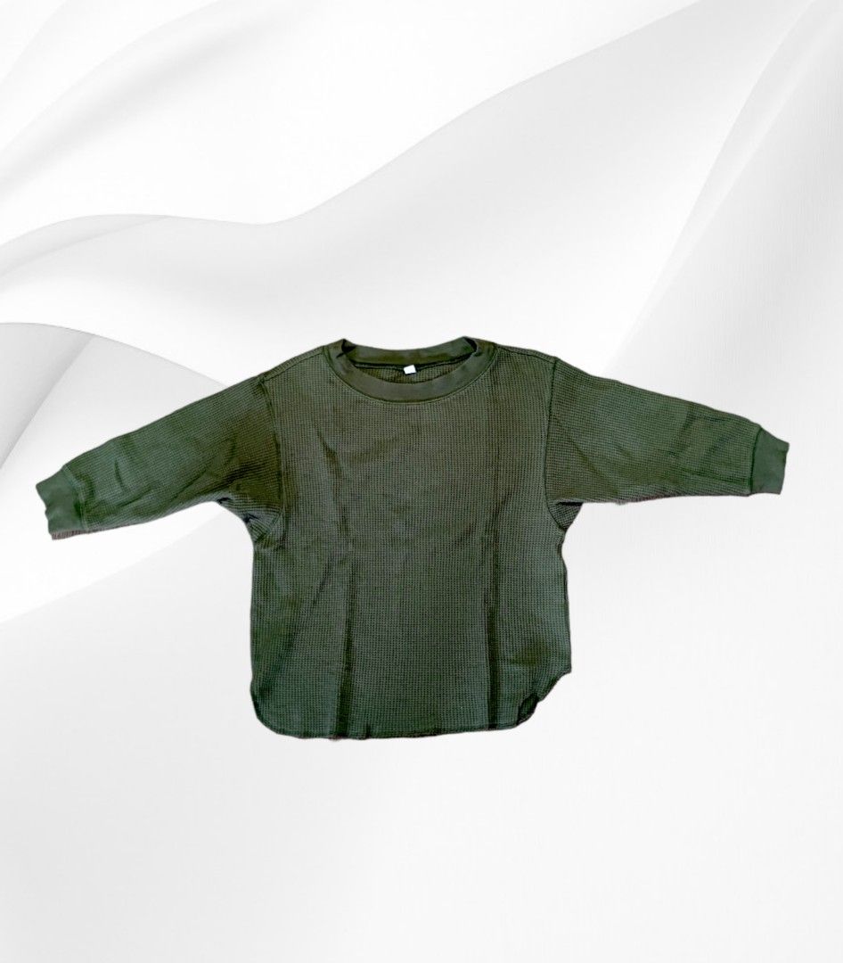 UNIQLO GREEN LONG SLEEVES (Category: Longsleeves) located in Quezon City. Submitted by aliyah.mp4 (Listing ID 1228136701, Image 1). Description: .