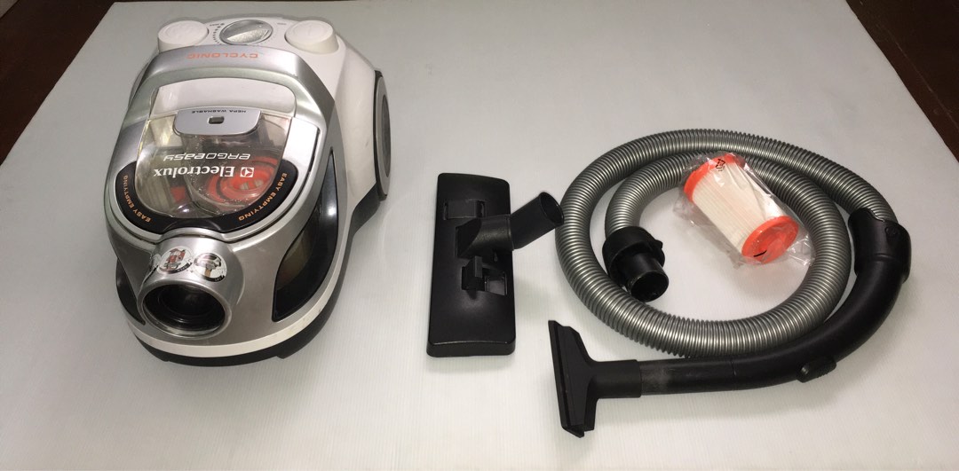 ELECTROLUX vacuum cleaner (Ergo easy) Model > ZTF7610, Bagless, TV