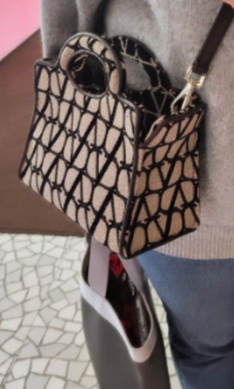 Valentino mayor hotsell tote bag