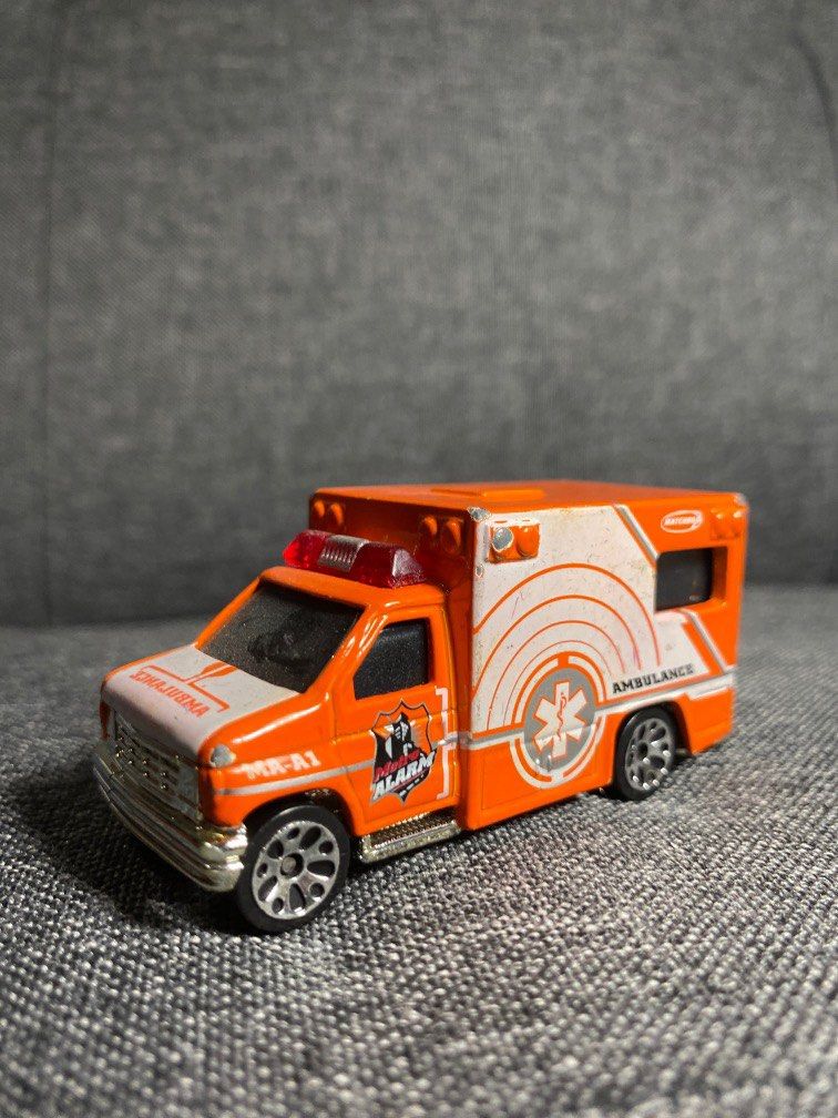 Vintage 1996 Matchbox Ambulance Diecast Metro Alarm 180 Made In China