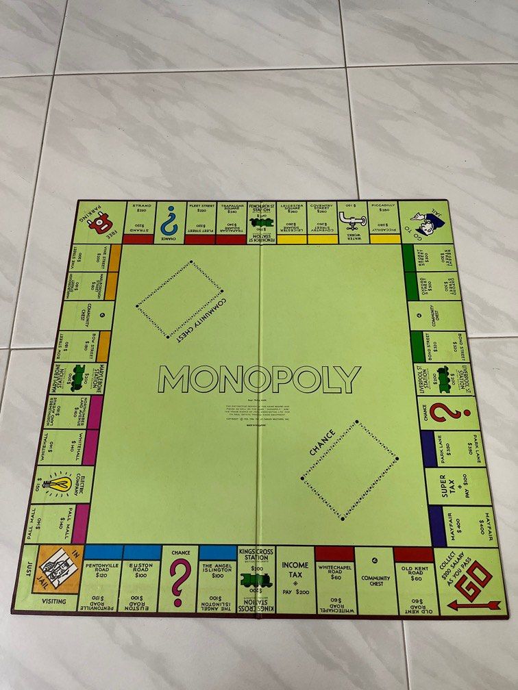Vintage Monopoly set made in Singapore Waddingtons, Hobbies & Toys