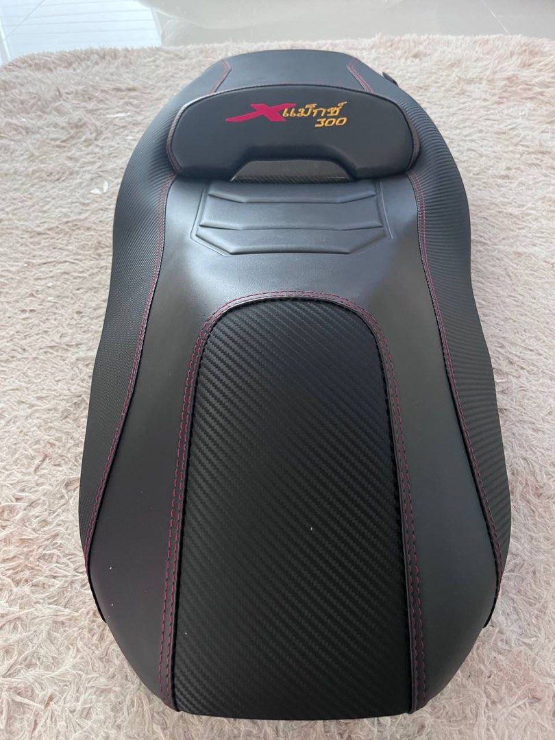 Yamaha xmax sports comfort seat with carbon(original). Custom