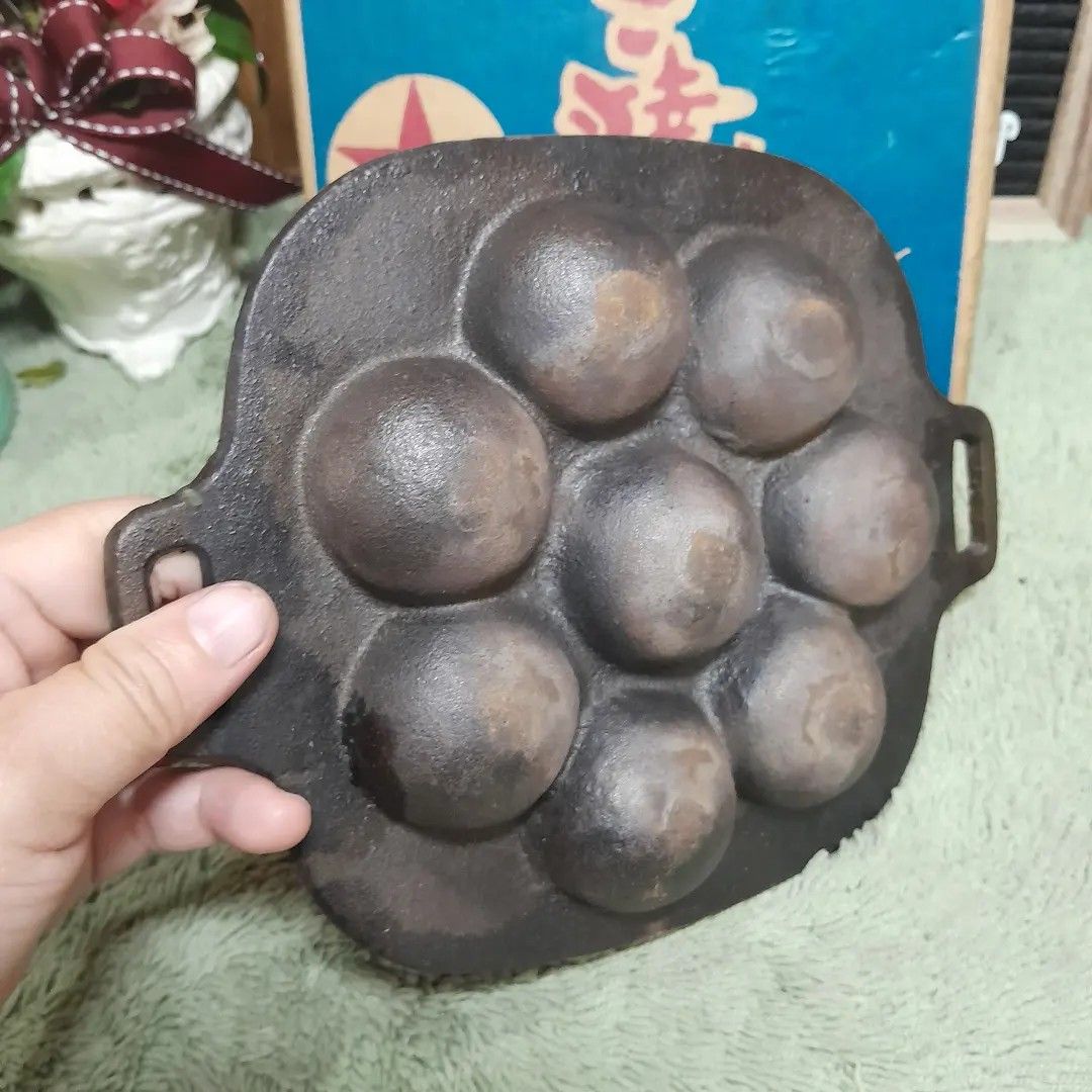 8 Cast Iron Takoyaki Pan (Category: Cookware & Accessories) located in Malolos. Submitted by jestrelita (Listing ID 1228366996, Image 3). Description: 8 Cast Iron Takoyaki Pan P380 only - new with box - hwavy cast iron stove top rakotaki pan - good condition 🇯🇵🏯👘👺🗾🍱🎎🍜🍙.