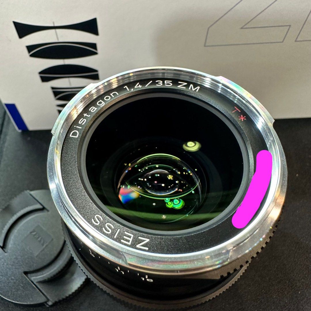 99% Carl Zeiss ZM 35mm f1.4 for Leica M mount 35 1.4 （分類：鏡頭及裝備）位於 Hong Kong。 由 kkcarkk 提交（商品編號 1228330538，圖片 3）。簡介： Full packages Mint。