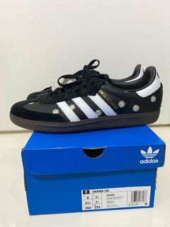(Category: ) located in . Submitted by a_live4sneakers (Listing ID 1228366058, Image 1). Description: .