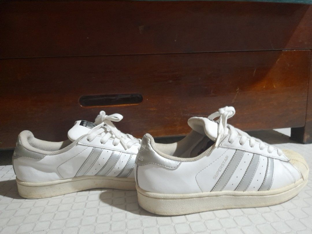 Adidas superstar (Category: Sneakers) located in San Pedro. Submitted by cadh_ (Listing ID 1228339781, Image 1). Description: Swipe the photos for the size tag. Flaw: discoloration no box included no heel drag Slightly negotiable for SURE BUYER RFS: Hindi na nagagamit..