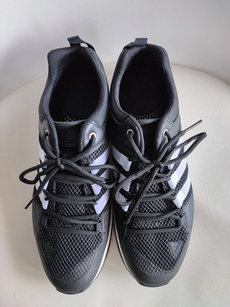 Adidas traxion trainers store