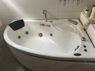 Apollo Bath tub