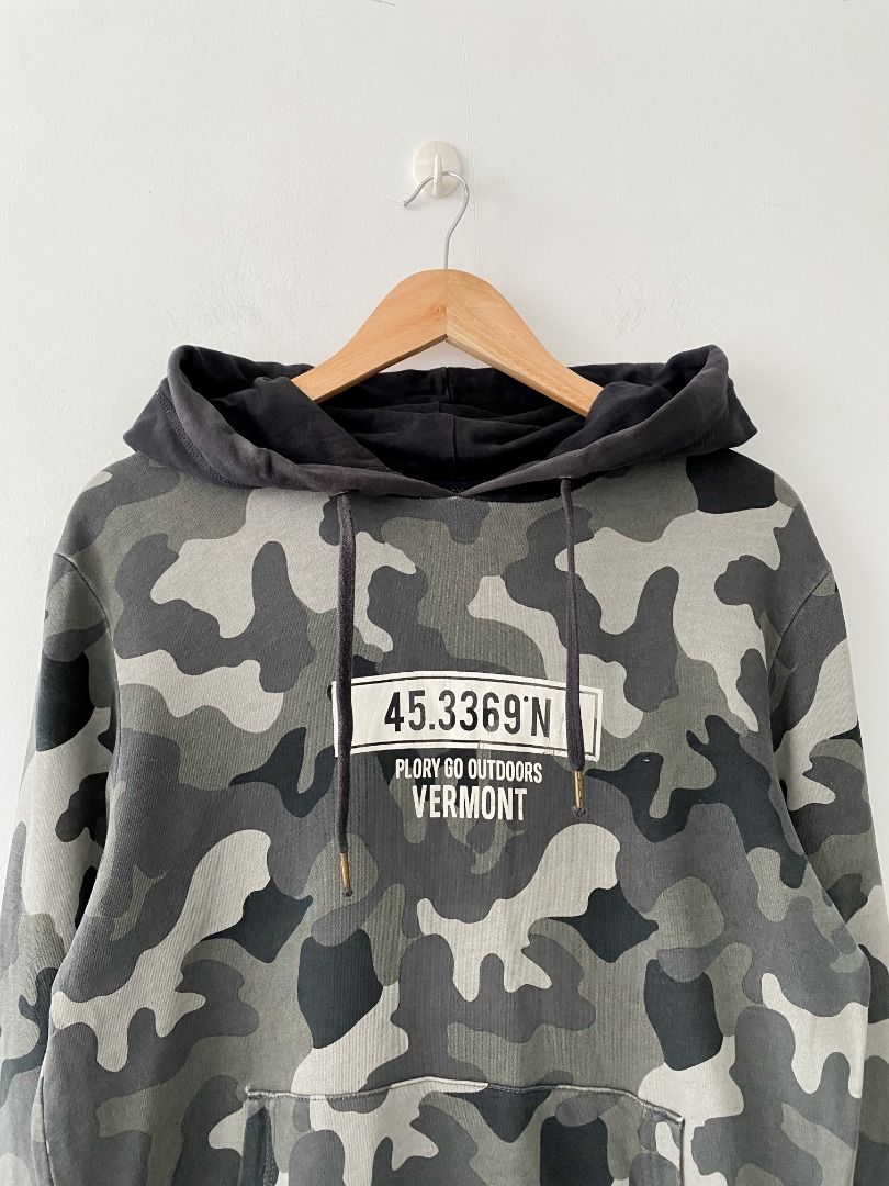 Authentic Pride and Glory Camouflage Hoodie (Category: Coats, Jackets and Outerwear) located in Iloilo. Submitted by sasukejd (Listing ID 1228256336, Image 2). Description: Medium for men, Semi-large for women Dimensions: 26.5x20.5 Issue: Sun fade on the neckline, minimal crack prints.