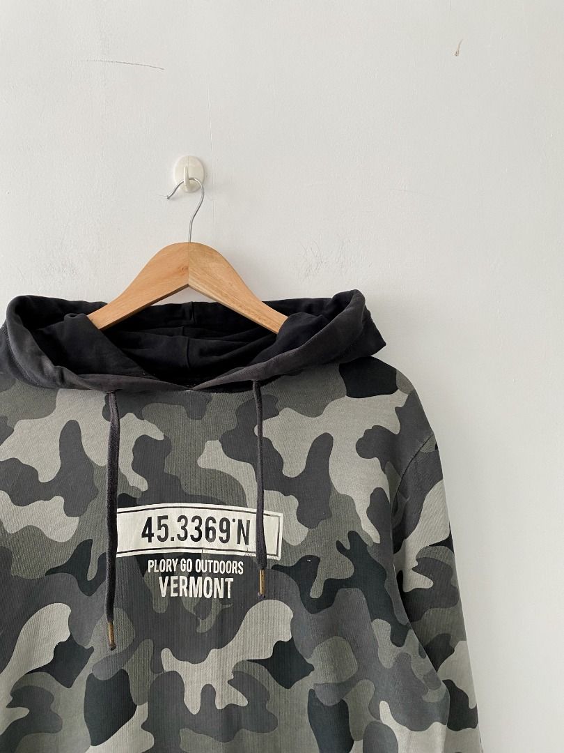 Authentic Pride and Glory Camouflage Hoodie (Category: Coats, Jackets and Outerwear) located in Iloilo. Submitted by sasukejd (Listing ID 1228256336, Image 3). Description: Medium for men, Semi-large for women Dimensions: 26.5x20.5 Issue: Sun fade on the neckline, minimal crack prints.