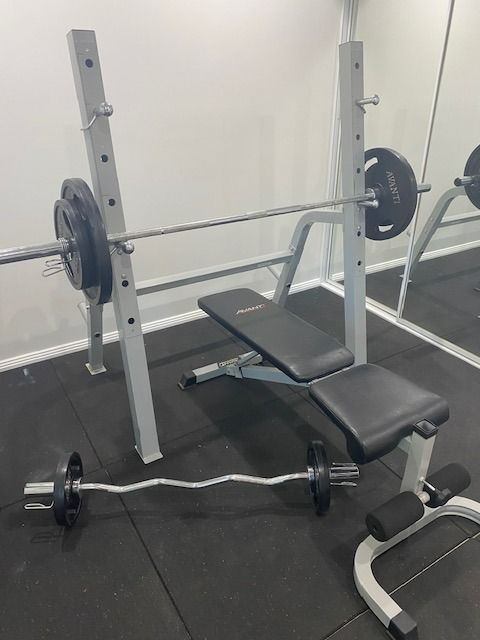 Avanti Bench Squat Rack with accessories