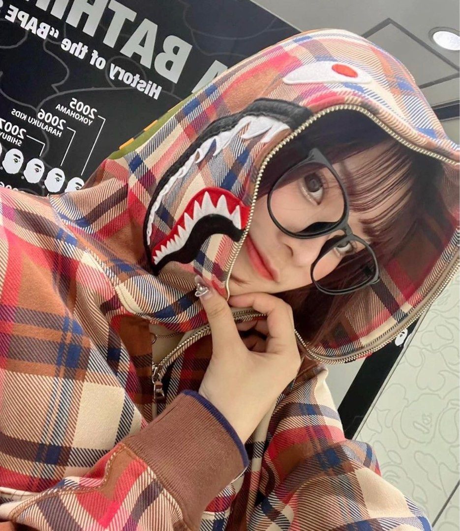 BAPE CHECK CROPPED SHARK FULL ZIP HOODIE, Women's Fashion