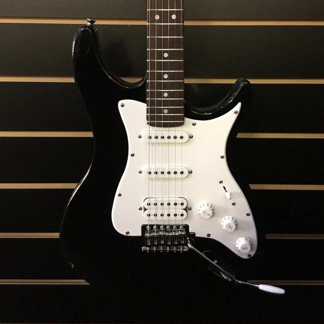 BEHRINGER electric guitar and analog amplifier pack, Hobbies & Toys