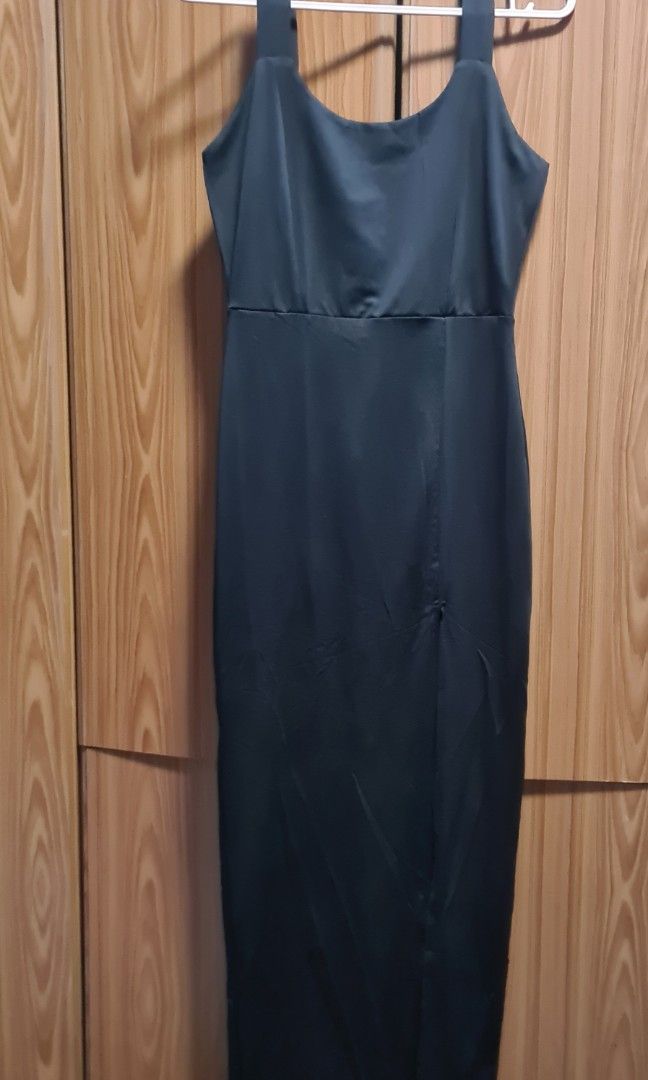 Black Formal Sleevless Gown with Slit (Category: Evening dresses & gowns) located in Quezon City. Submitted by cdm19 (Listing ID 1228288715, Image 1). Description: Simple Elegant Classic Black Dress Promo: P800 for 2 listings. See available item with the same promo..