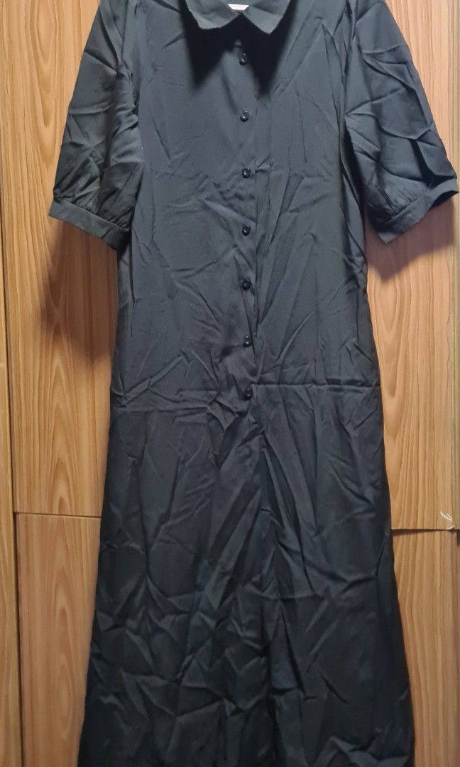 Black Maxi Dress with sleeves (Category: Dresses) located in Quezon City. Submitted by cdm19 (Listing ID 1228284231, Image 1). Description: Nice fit! Pang matangkad. Maxi black dress with sleeves and pockets. Need lang iplantsa. Promo: P800.00 for 4 listings. Check the other items..