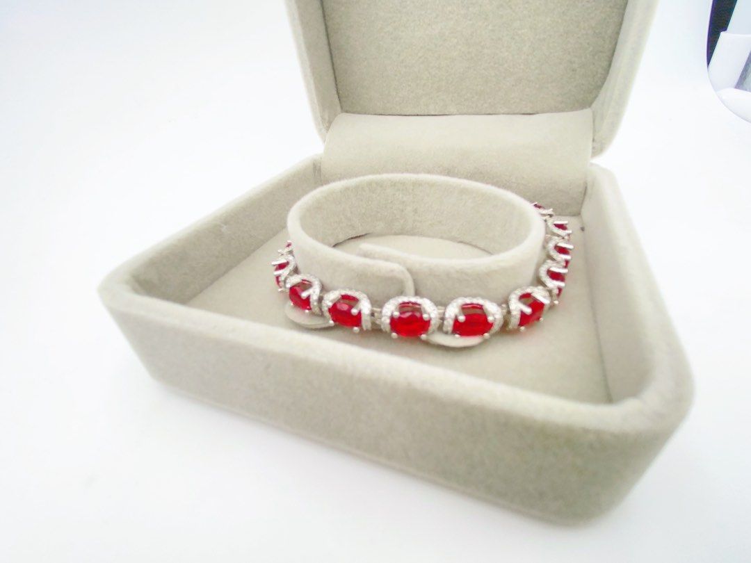 Bracelet ruby （分類：飾物及配件）位於 Hong Kong。 由 jukusa 提交（商品編號 1228277325，圖片 2）。簡介： 。