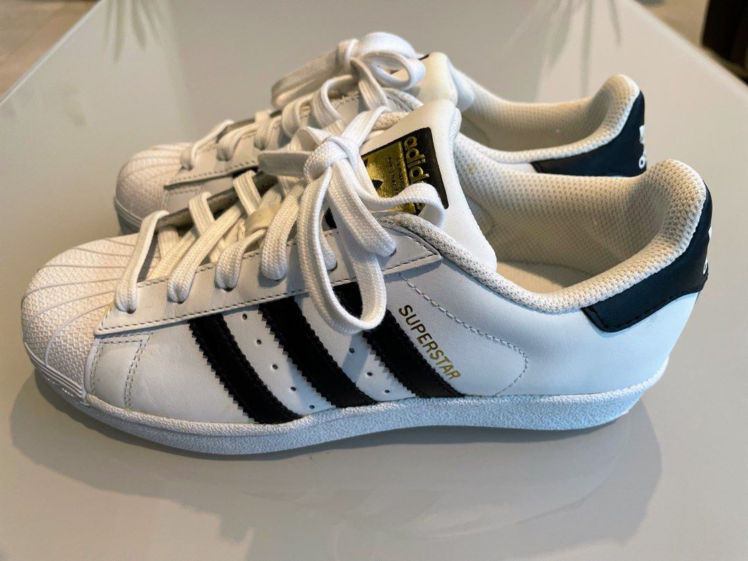 Adidas superstar 2 hotsell white black size 4