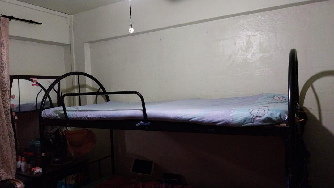 Buona vista Mrt. Bk 21 Ghim Moh Road. Female shared room for rent., Property, Rentals, Room