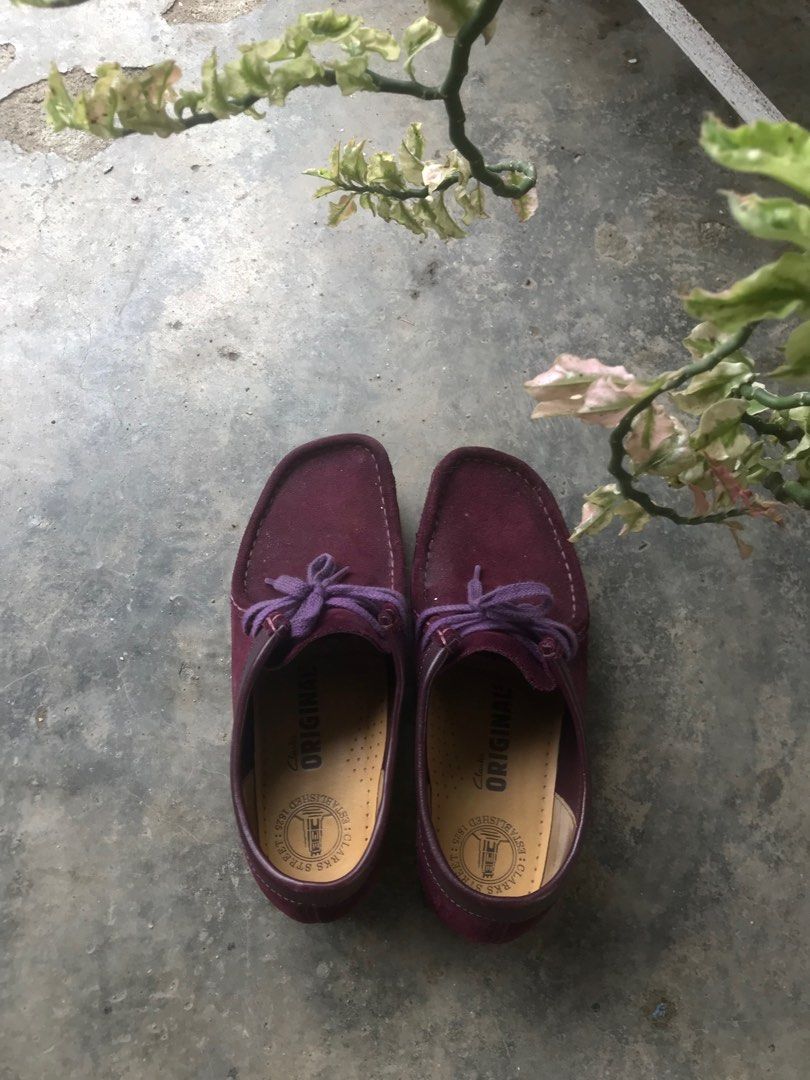Clarks wallabee store purple suede