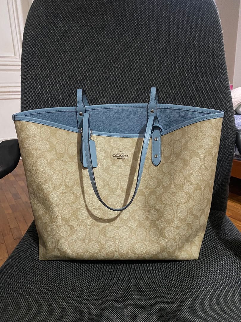 Coach Reversible Tote Bag (Category: Tote Bags) located in Pasig City. Submitted by erncm (Listing ID 1228350744, Image 2). Description: Gently used. Bought in the U.S. RFS: I have too many bags. It’s reversible and it comes with a wristlet. It’s a great everyday bag. Even your laptop can fit inside. Available for shipping or pick up in Pasig City area.
