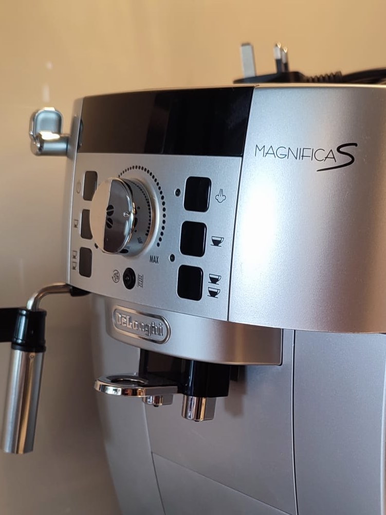 Delongi Magnifica S Coffee Machine, 家庭電器, 廚房電器, 咖啡機及咖啡壺 - Carousell