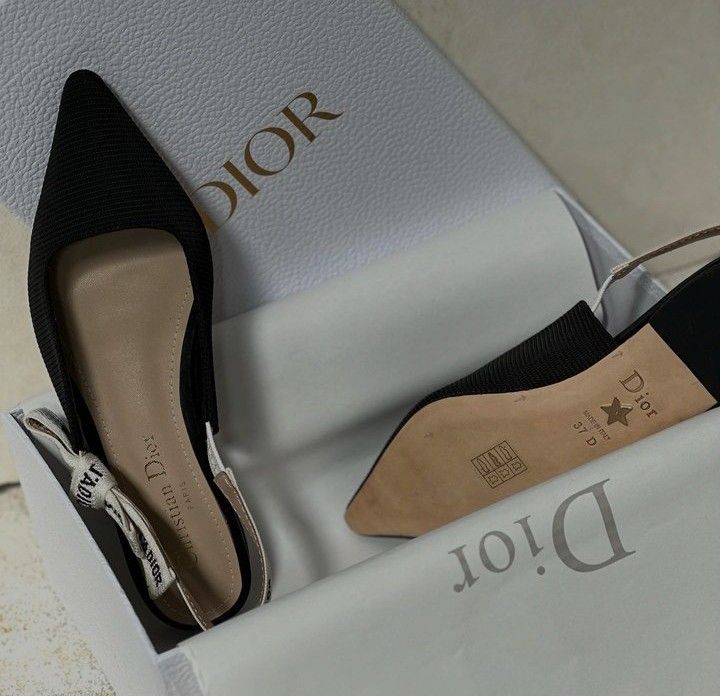 Harga flat shoes dior hotsell