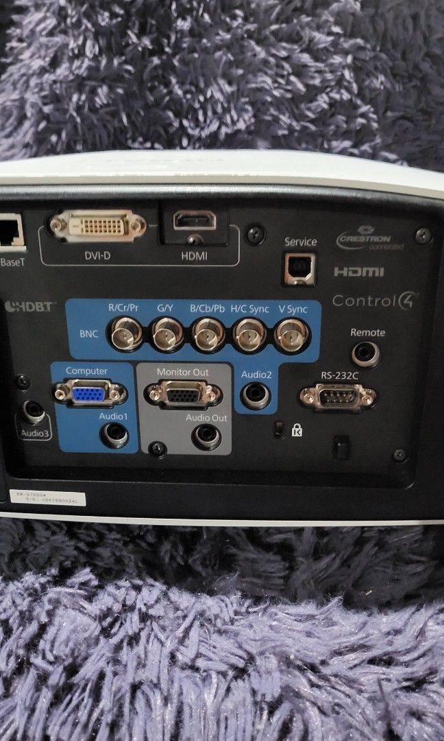 EPSON EBG7000W PROJECTOR ULTRA BRIGHT DISPLAH 6,500 LUMENS HEAVY DUTY