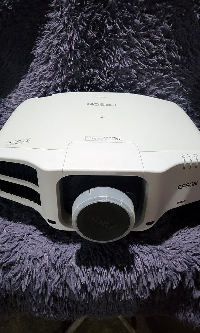 EPSON EBG7000W PROJECTOR ULTRA BRIGHT DISPLAH 6,500 LUMENS HEAVY DUTY