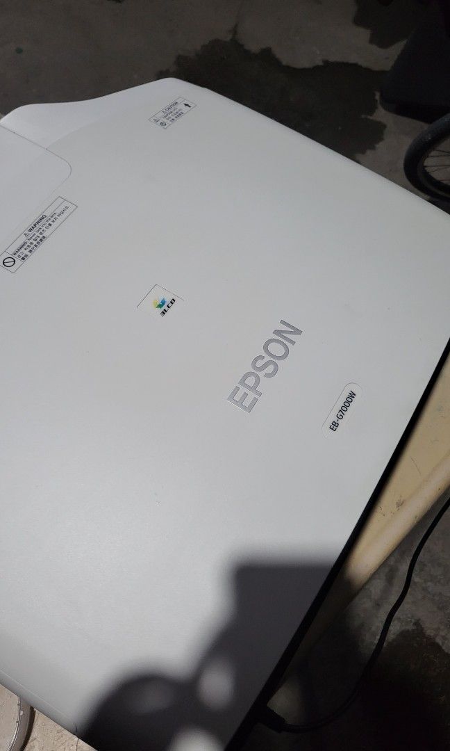 EPSON EBG7000W PROJECTOR ULTRA BRIGHT DISPLAH 6,500 LUMENS HEAVY DUTY