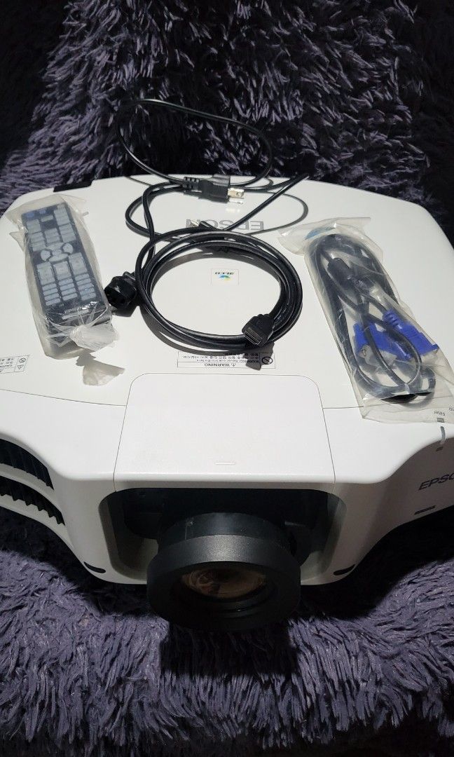 EPSON EBG7000W PROJECTOR ULTRA BRIGHT DISPLAH 6,500 LUMENS HEAVY DUTY