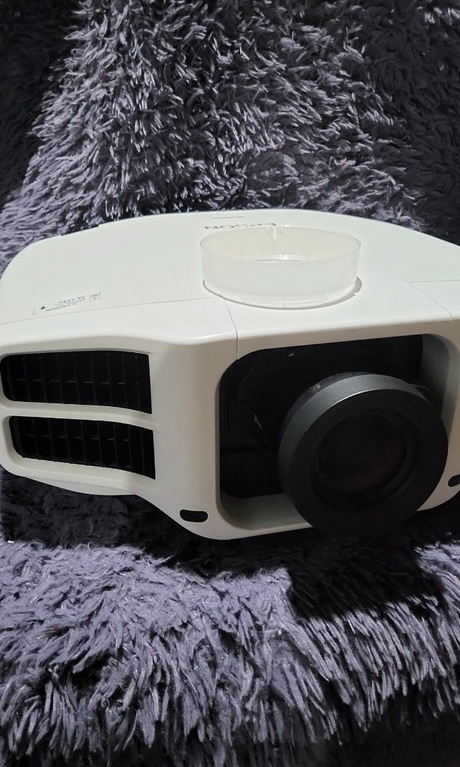 EPSON EBG7000W PROJECTOR ULTRA BRIGHT DISPLAH 6,500 LUMENS HEAVY DUTY