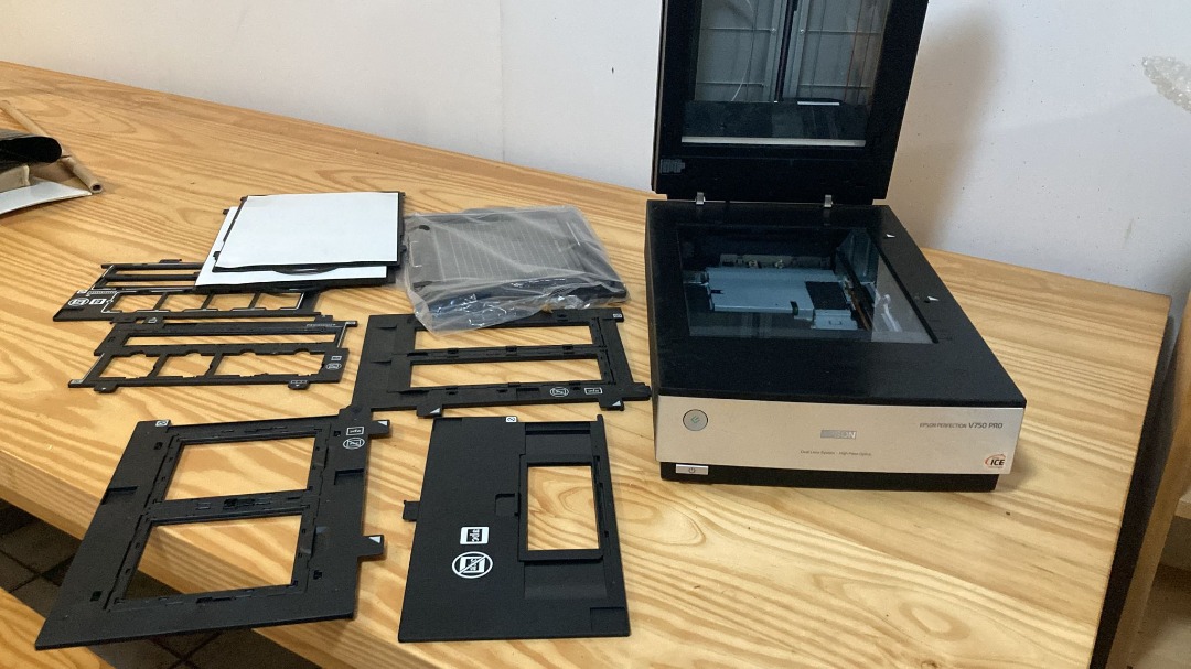 Epson perfection V750 PRO negative scanner, Computers & Tech, Printers, Scanners & Copiers on