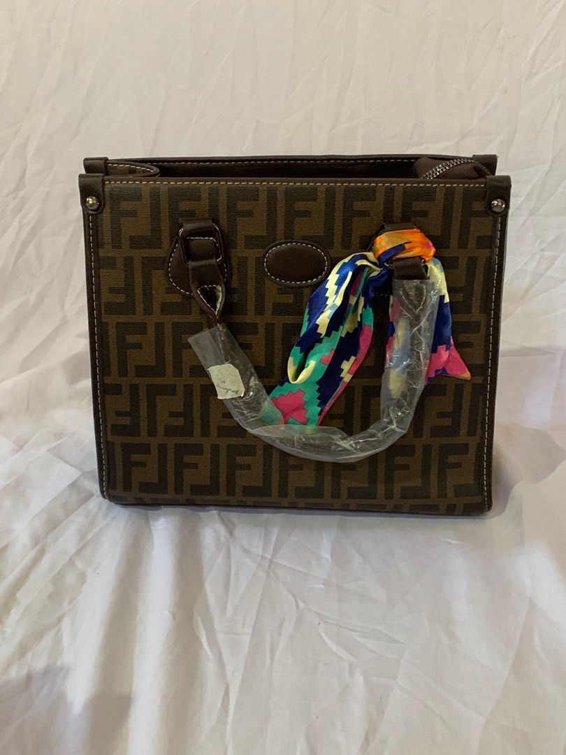 how r u bag (Category: Shoulder Bags) located in Manila. Submitted by declutterbybells (Listing ID 1228308717, Image 1). Description: .